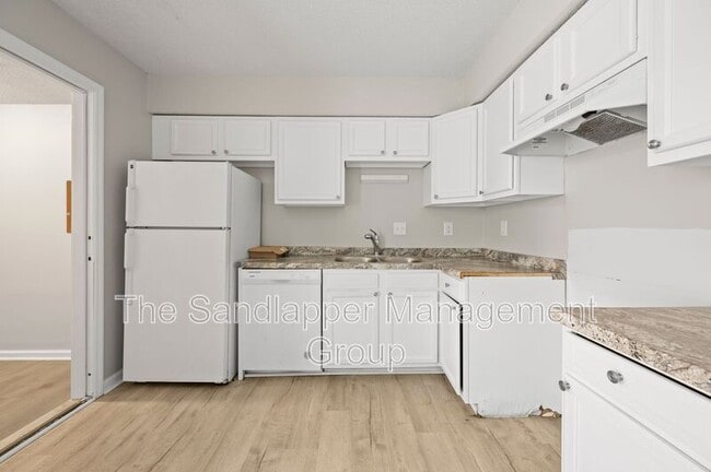 Building Photo - 119 Langley Dr