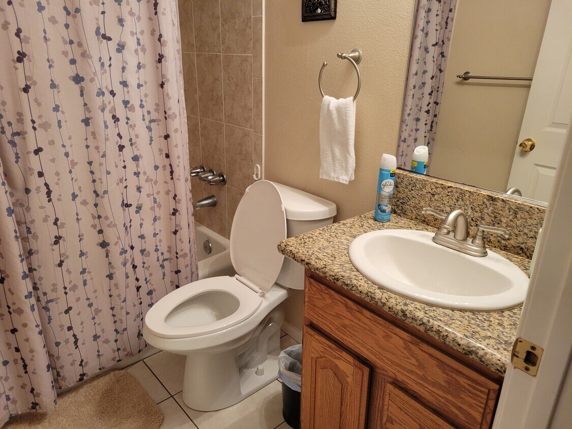 Building Photo - 530 E Queen St