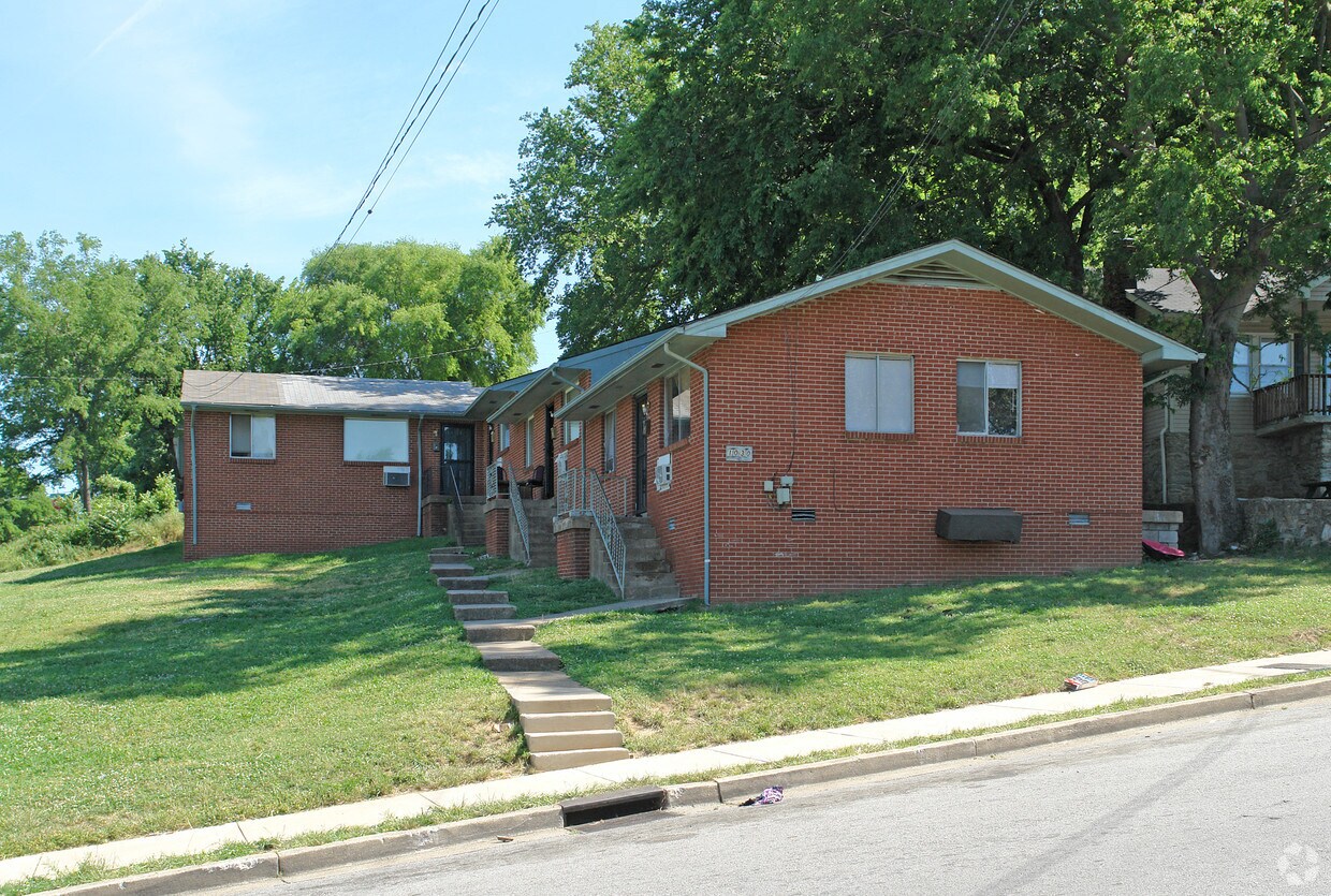 Primary Photo - 1030 Wade Ave