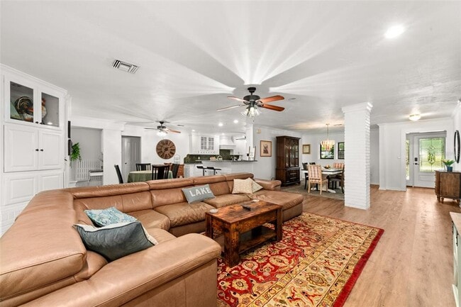 Foto del edificio - 2551 Lakeview Dr