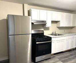 Building Photo - 425 Highland Ave