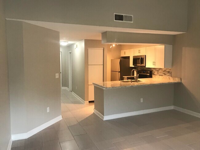 Foto del edificio - 202 Westlake Ct