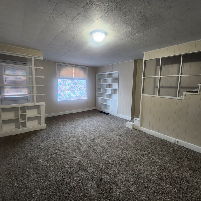 Building Photo - 3908 5th Ave