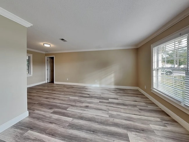 Building Photo - 1556 Nottingham Dr