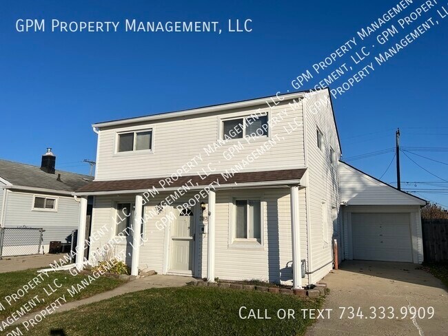 Building Photo - Great Home In Riverview!