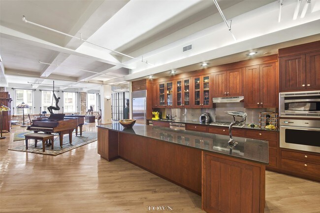 Building Photo - 132 W 22nd St