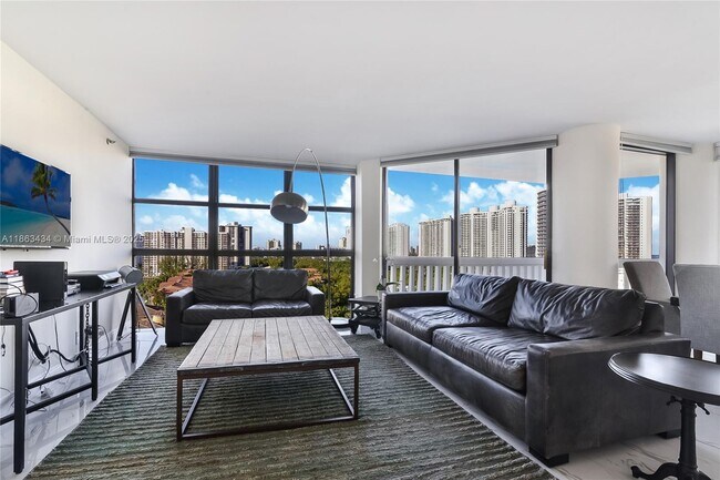 Foto del edificio - 1000 W Island Blvd