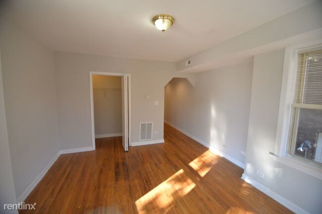 Building Photo - 7152 S Cornell Ave
