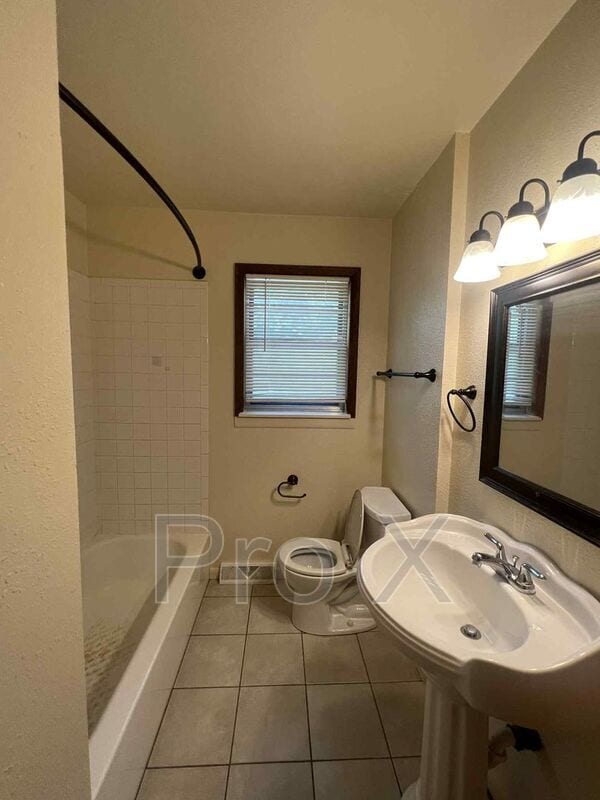 Building Photo - 601-607 Meadowmere