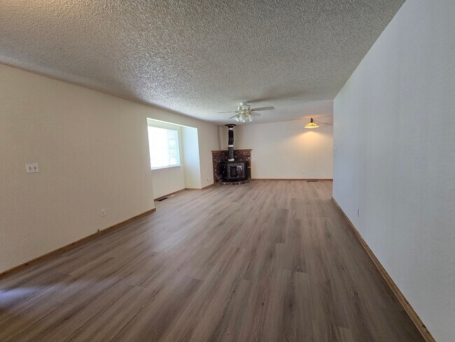 Foto del edificio - 1333 Saratoga St