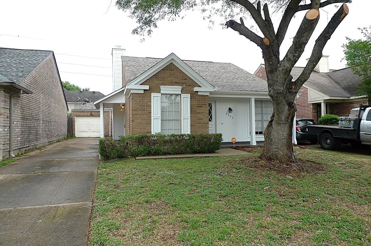 Foto principal - 5530 Santrey Dr