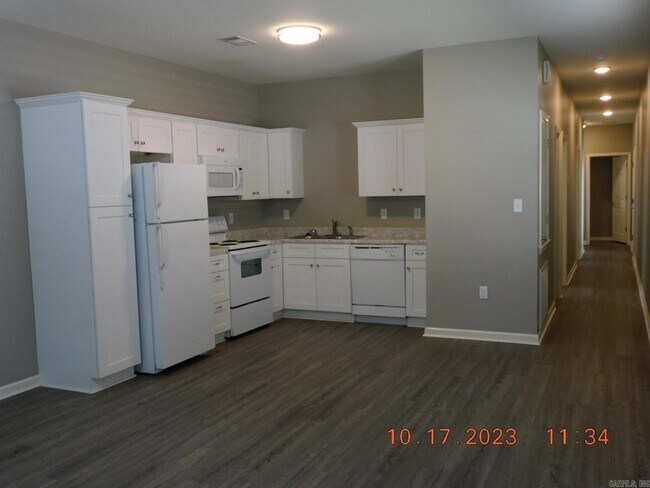 Building Photo - 2131 Hickory St