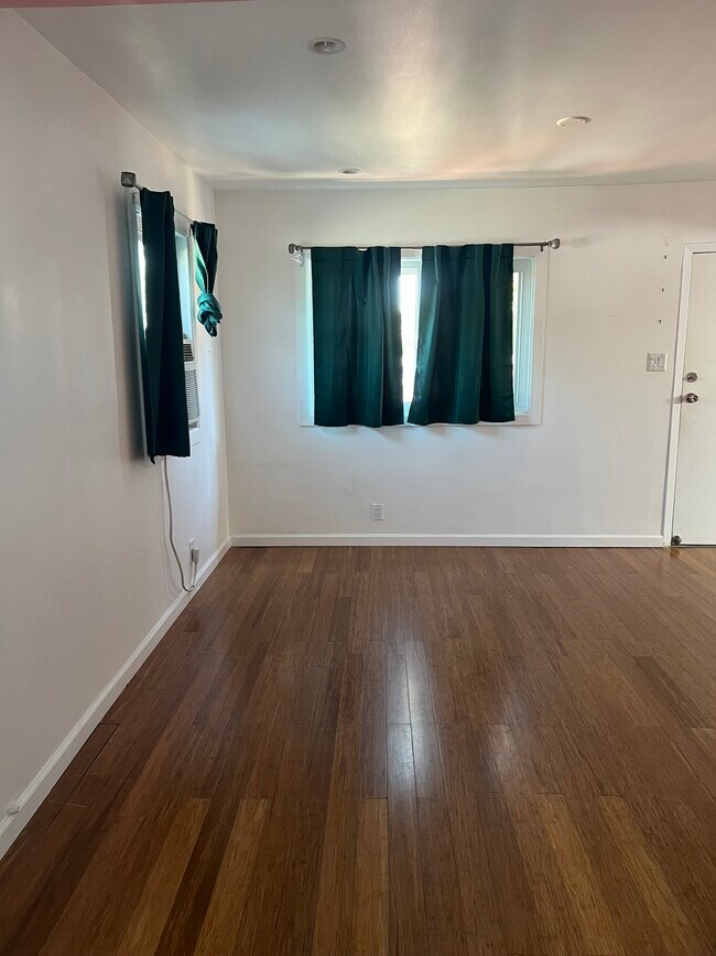 Foto del edificio - 2409 Elmgrove St