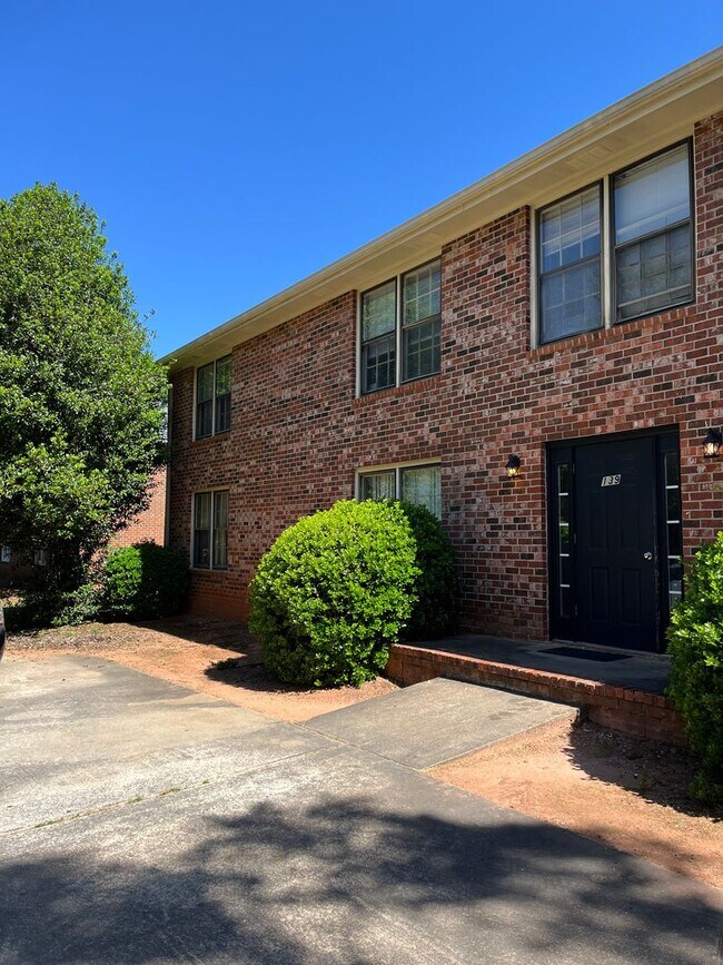 Building Photo - 139 Barrington Pl