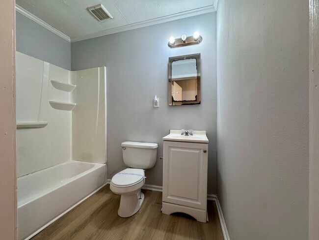 Foto del edificio - 2415 Maple Rd SE