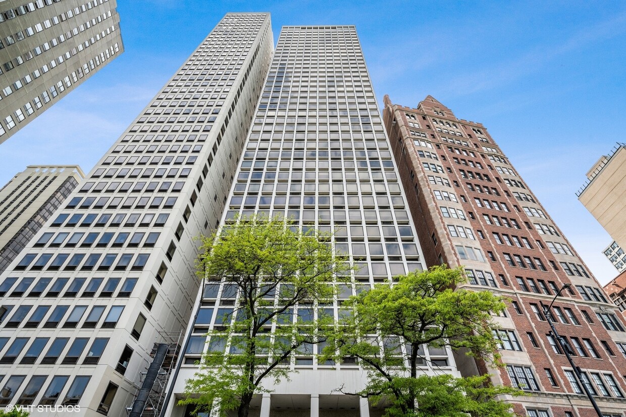 Primary Photo - 1110 N Lake Shore Dr
