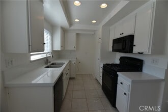 Building Photo - 106 Avenida Lucia