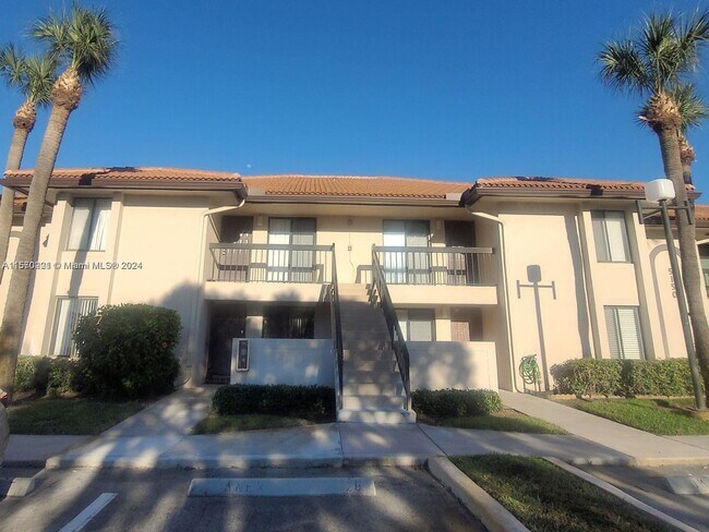 Building Photo - 5150 E Club Cir