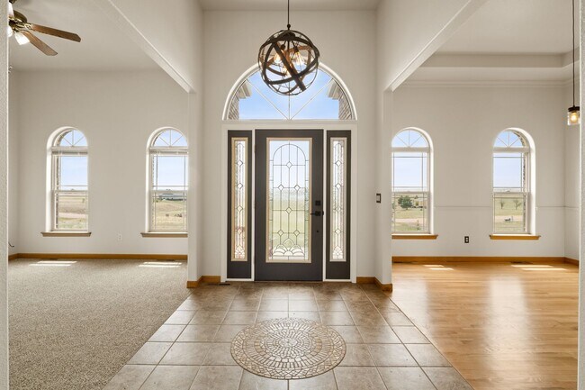 Foto del edificio - Executive 3-Bed Ranch Main Level - Private...