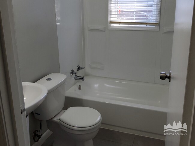 Building Photo - 1273 Capital Ave