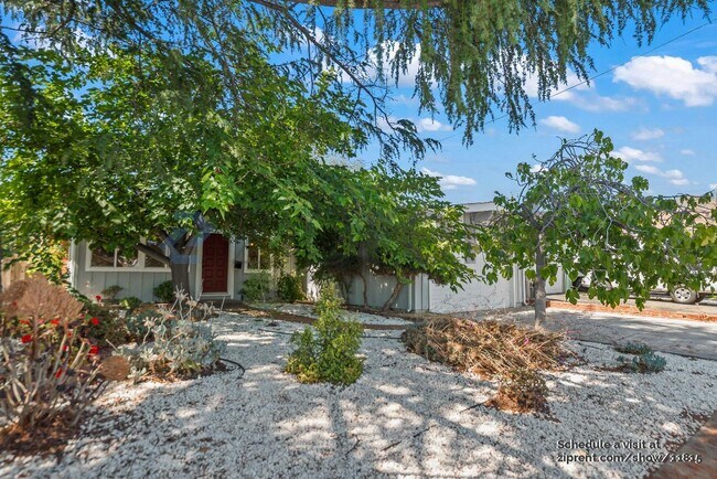 Foto del edificio - 3375 Holly Dr