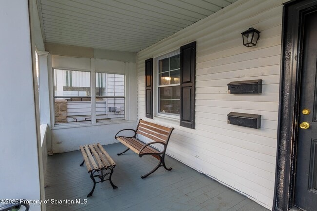 Building Photo - 623 E Elm St