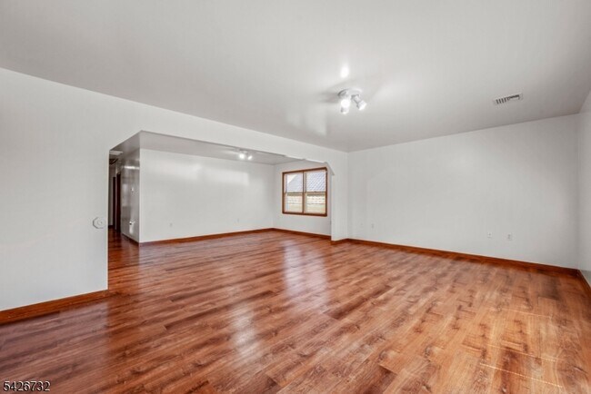 Building Photo - 939 Grove St