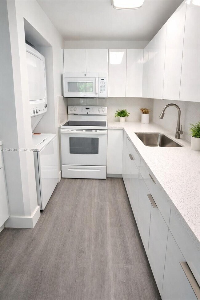 Foto del edificio - 10000 NW 80th Ct