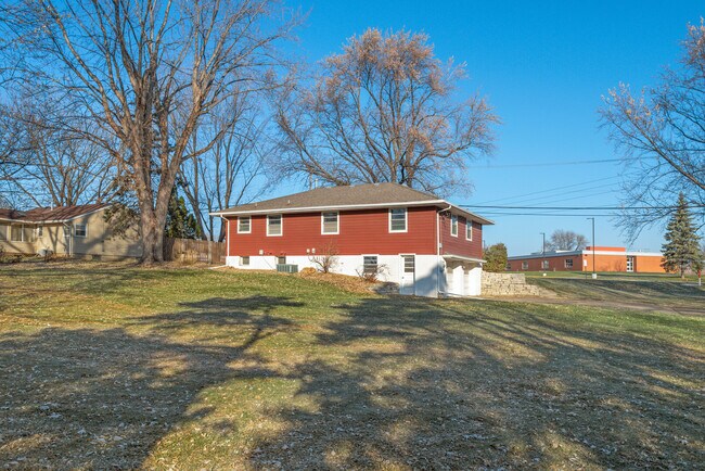 Building Photo - 6525 Medicine Lake Rd