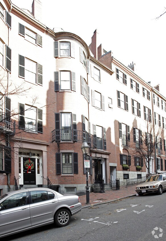 19 Chestnut St - West Cedar & Chestnut Street Apartments