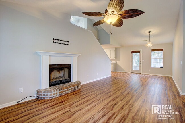 Building Photo - 140 Evergreen Magnolia Ave