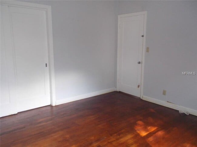 Building Photo - 1327 Overlea St
