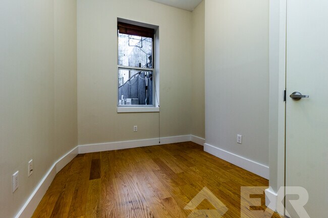 Building Photo - 828 St Johns Pl