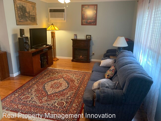 Building Photo - 4 br, 2 bath House - 3350 1st St