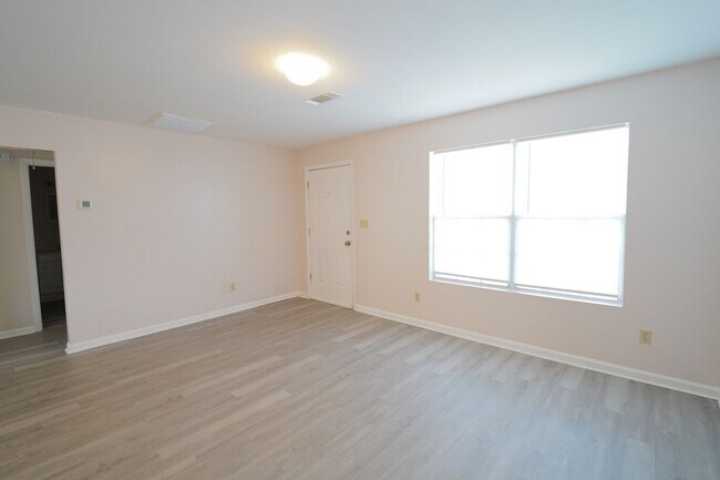 Foto del edificio - 3178 N Ridge Rd
