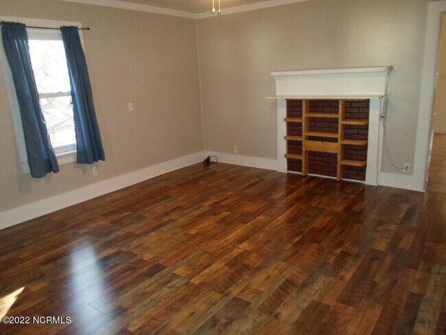 Foto del edificio - 2111 Catherine Lake Rd