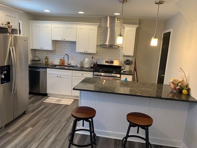 MODERN 2 BEDROOM, 1 BATHROOM TOWNHOUSE - GARFIELD - MODERN 2 BEDROOM, 1 BATHROOM TOWNHOUSE - GARFIELD