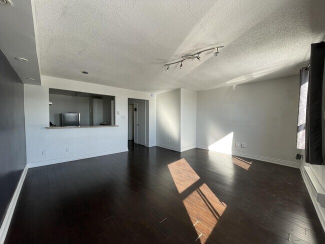 Photo du bâtiment - 939 A Lakeshore Rd E