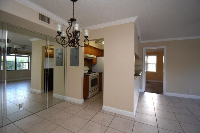 Foto del edificio - 7091 Golf Colony Ct