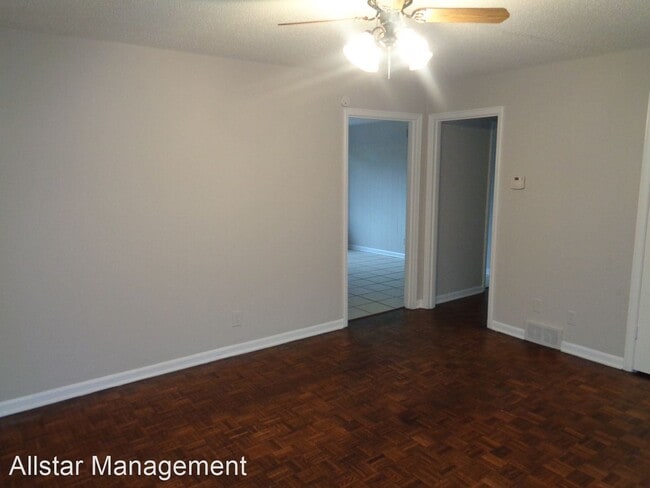 Building Photo - 3 br, 1.5 bath House - 1319 Stateline Rd