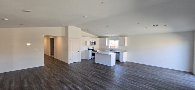Foto del edificio - Brand New 4 Bed, 3 Bath Solar-Powered Sing...