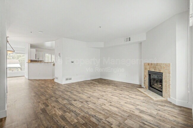 Building Photo - 1330 S Monaco St Pkwy