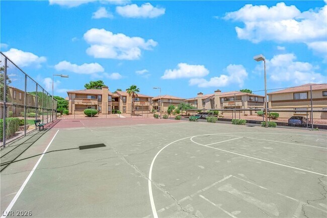 Foto del edificio - 7300 W Pirates Cove Rd