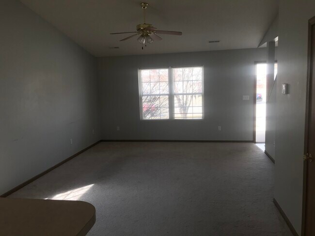 Building Photo - 2062 Old Plank Village Dr