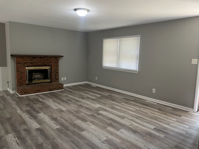 Foto del edificio - 3 bed, 2 full bath home located in Ashebor...