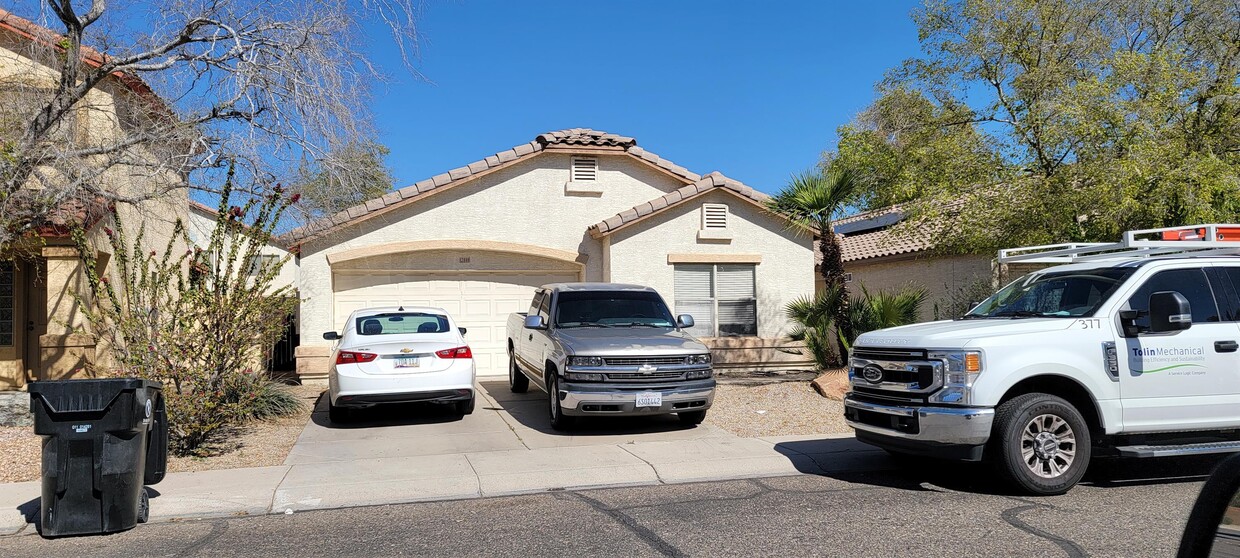 Foto principal - 12888 W Cambridge Ave