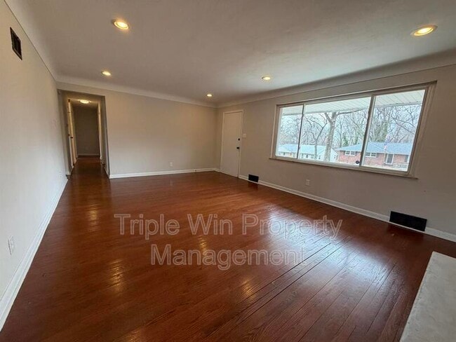 Foto del edificio - 30 Rolling Hills Dr