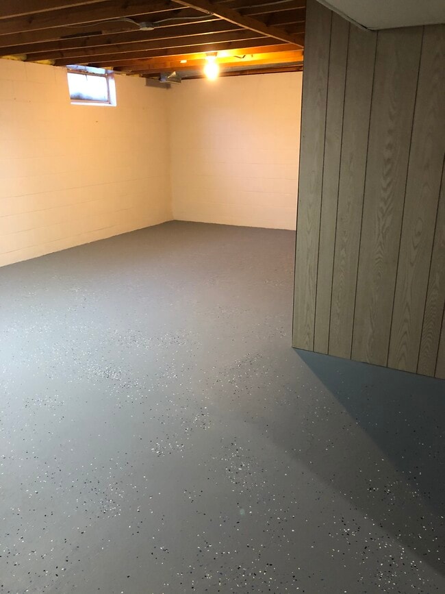 Building Photo - 202 16th Ave N