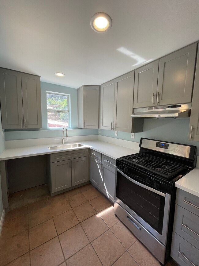 Building Photo - 6818 Santa Susana Pass Rd