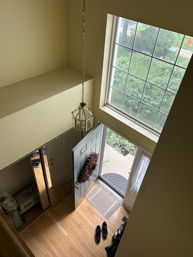 Building Photo - 715 Red Oak Ct